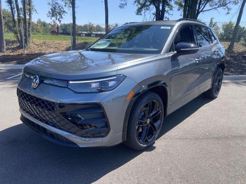 2025 Volkswagen Tiguan 2.0T SE R-Line Black