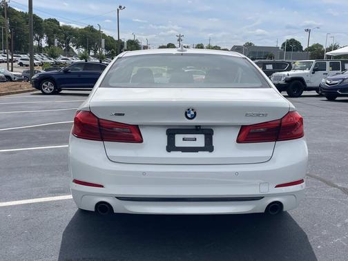 Mineral White Metallic 2018 BMW 530 xDrive
