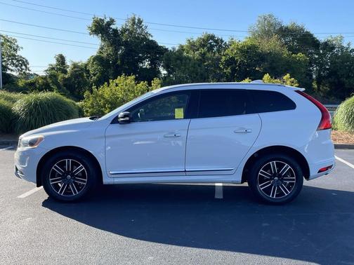 White 2017 Volvo XC60 T5 Dynamic