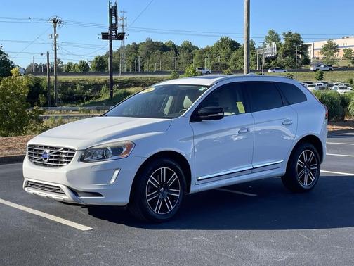 White 2017 Volvo XC60 T5 Dynamic