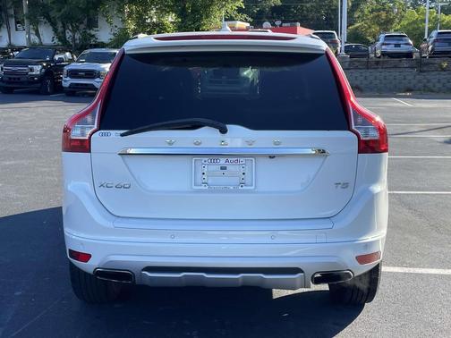 White 2017 Volvo XC60 T5 Dynamic
