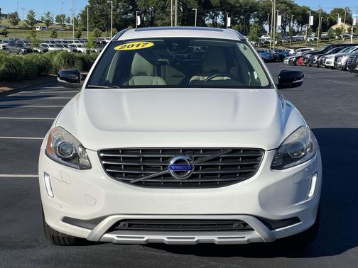 White 2017 Volvo XC60 T5 Dynamic