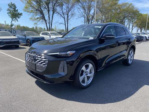 Mythos Black Metallic 2026 Audi Q5 Premium Plus