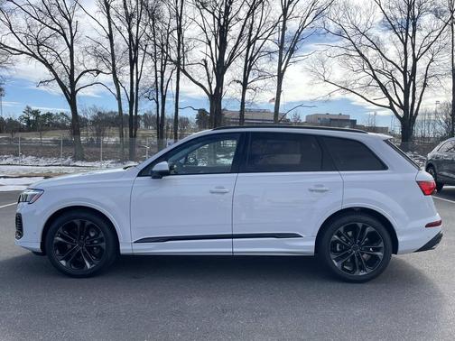 2026 Audi Q7 55 Premium Plus