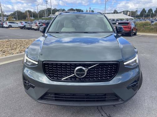 2026 Volvo XC40 B4 Plus