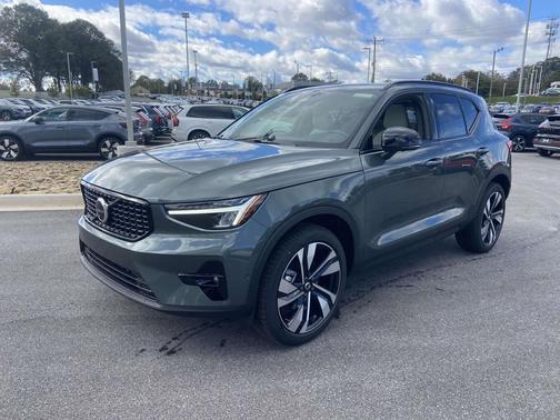 2026 Volvo XC40 B4 Plus