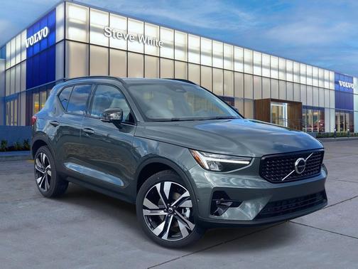2026 Volvo XC40 B4 Plus