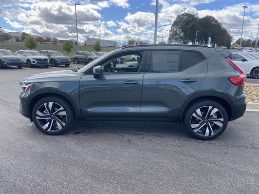 2026 Volvo XC40 B4 Plus