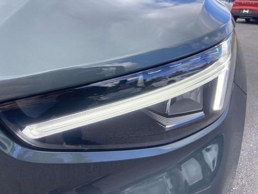 2026 Volvo XC40 B4 Plus