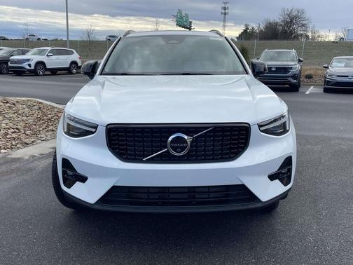 2026 Volvo XC40 Ultra, B5 AWD Gas (mild hybrid), Dark