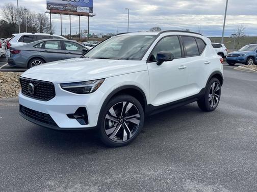 2026 Volvo XC40 Ultra, B5 AWD Gas (mild hybrid), Dark