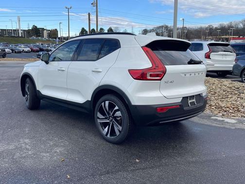 2026 Volvo XC40 Ultra, B5 AWD Gas (mild hybrid), Dark