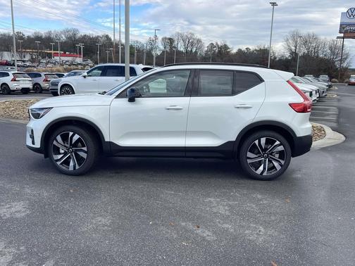 2026 Volvo XC40 Ultra, B5 AWD Gas (mild hybrid), Dark