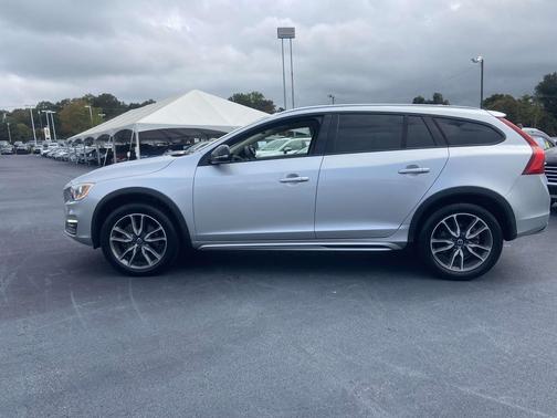 2017 Volvo V60 Cross Country T5