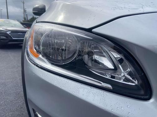 2017 Volvo V60 Cross Country T5