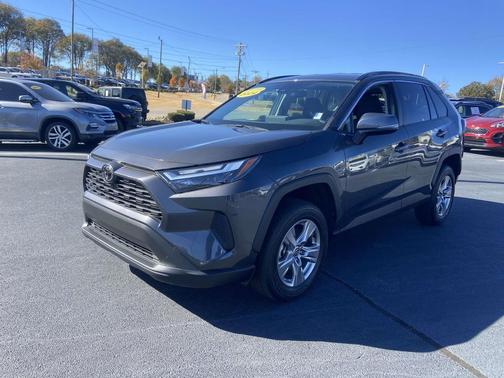 2024 Toyota RAV4 XLE