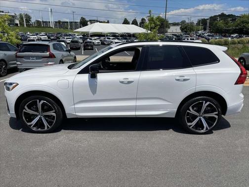 2025 Volvo XC60 Plug-In Hybrid T8 Ultra