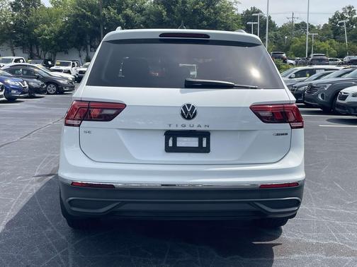 White 2022 Volkswagen Tiguan 2.0T SE 4MOTION
