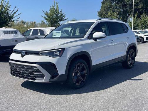 Pure White 2026 Volkswagen Taos SE