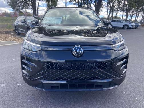 2025 Volkswagen Tiguan 2.0T SE R-Line Black