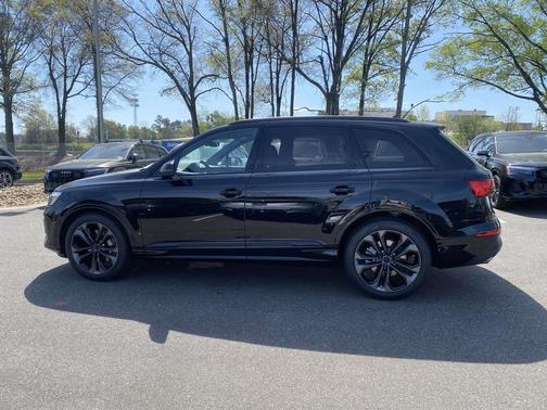 Mythos Black Metallic 2026 Audi Q7 55 Premium Plus