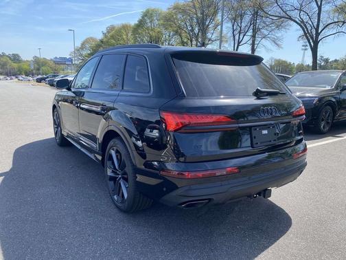 Mythos Black Metallic 2026 Audi Q7 55 Premium Plus