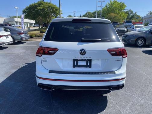 White 2022 Volkswagen Tiguan 2.0T SE R-Line Black 4MOTION