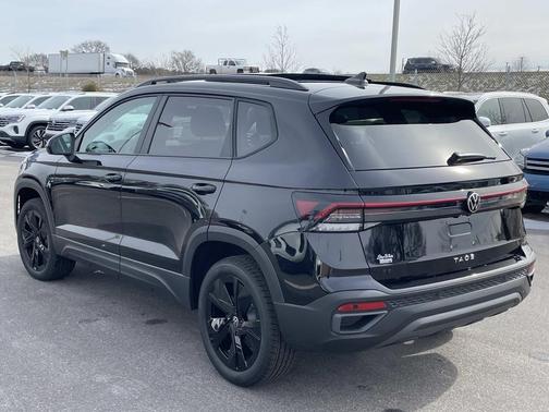 2026 Volkswagen Taos SE Black