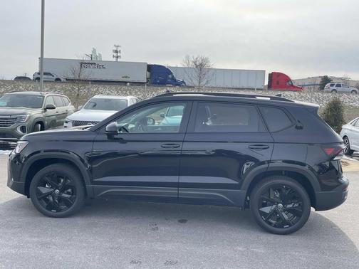2026 Volkswagen Taos SE Black