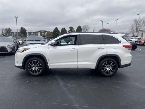 2017 Toyota Highlander SE