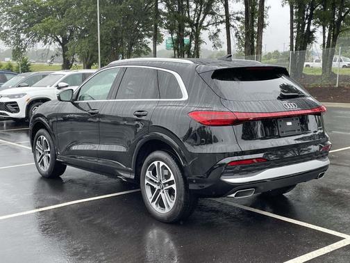 Mythos Black Metallic 2025 Audi Q5 Premium Plus TFSI quattro S tronic