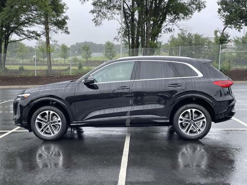 Mythos Black Metallic 2025 Audi Q5 Premium Plus TFSI quattro S tronic