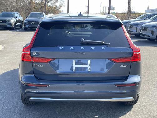 2026 Volvo V60 Cross Country Plus, B5 AWD Gas (mild hybrid)