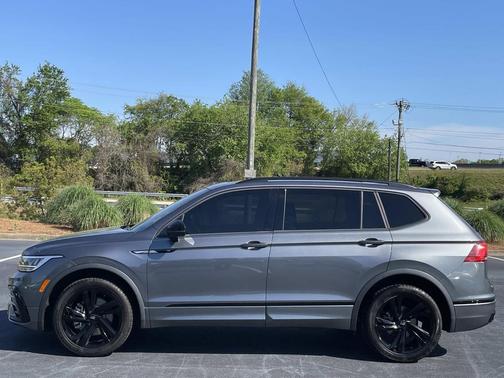 2023 Volkswagen Tiguan 2.0T SE R-Line Black