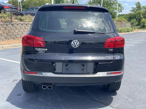 Deep Black Pearl 2017 Volkswagen Tiguan 2.0T Wolfsburg Edition