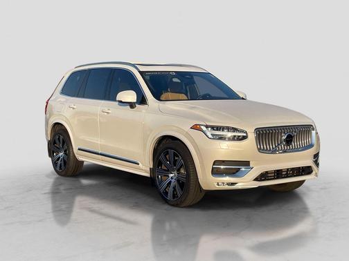 Crystal White Metallic 2023 Volvo XC90 B6 Ultimate 7-Seater