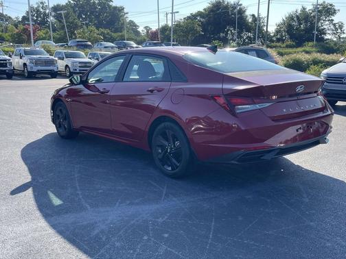 Scarlet Red Pearl 2022 Hyundai ELANTRA SEL