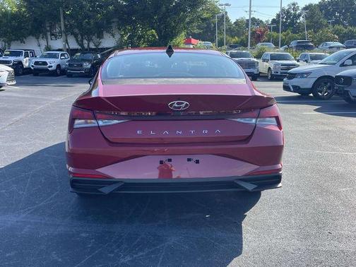 Scarlet Red Pearl 2022 Hyundai ELANTRA SEL
