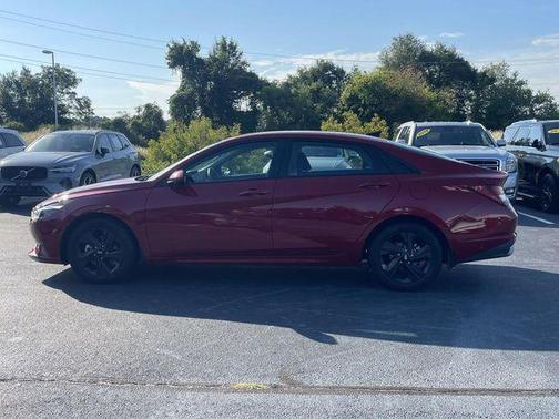 Scarlet Red Pearl 2022 Hyundai ELANTRA SEL