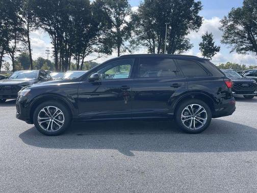 Mythos Black Metallic 2026 Audi Q7 45 Premium