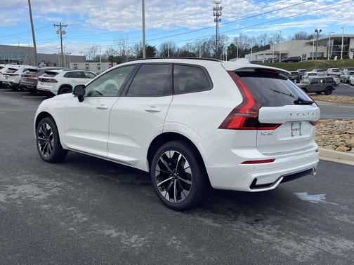 2026 Volvo XC60 B5 Plus