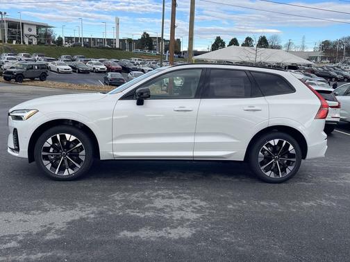 2026 Volvo XC60 B5 Plus