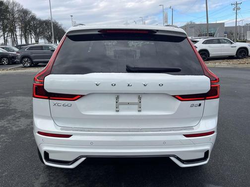 2026 Volvo XC60 B5 Plus