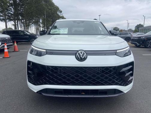 2025 Volkswagen Tiguan 2.0T SE R-Line Black