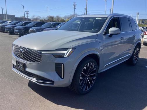 2025 Volvo XC90 Plug-In Hybrid T8 Plus 6-Seater
