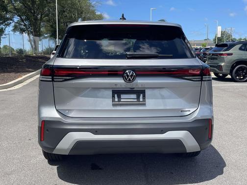 pyrite silver metallic 2026 Volkswagen Tiguan 2.0T SE 4MOTION