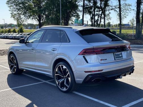 Satellite Silver Metallic 2024 Audi RS Q8 4.0T