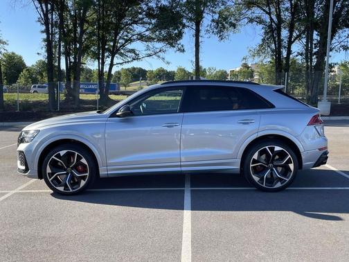 Satellite Silver Metallic 2024 Audi RS Q8 4.0T