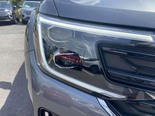 2025 Volkswagen Atlas 2.0T SEL Premium R-Line 4MOTION