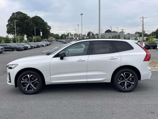 Crystal White Metallic 2026 Volvo XC60 B5 Core